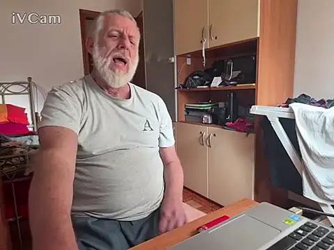 Snapshot of Pigna16PSRN chatting on February 10, 3:05 pm Pigna16PSRN online show from February 10, 3:05 pm