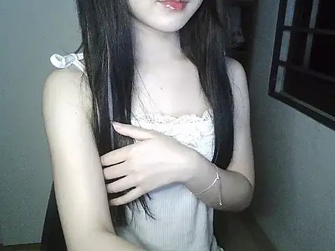 Snapshot of Annabelle-e chatting on October 9, 6:28 pm Annabelle-e online show from October 9, 6:28 pm