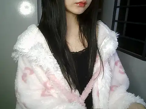 Snapshot of Annabelle-e chatting on November 18, 9:19 pm Annabelle-e online show from November 18, 9:19 pm