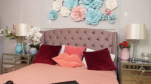 Snapshot of SophiaCarterX chatting on December 4, 3:49 am SophiaCarterX online show from December 4, 3:49 am