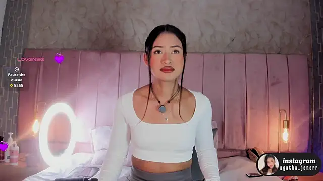 Snapshot of agatha_jener chatting on May 7, 11:37 am agatha jener online show from May 7, 11:37 am