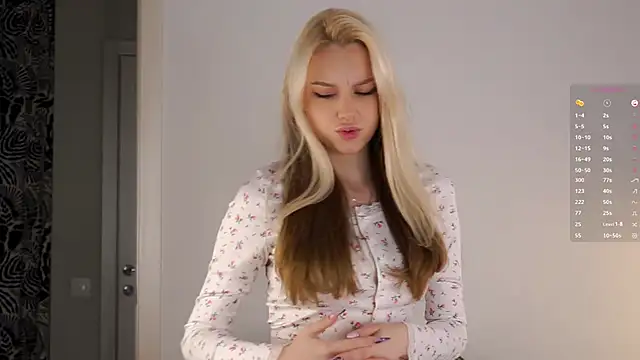 Snapshot of CherieSprinzl chatting on October 12, 6:45 am CherieSprinzl online show from October 12, 6:45 am