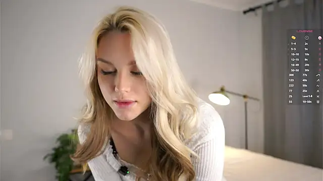 Snapshot of CherieSprinzl chatting on October 27, 6:06 am CherieSprinzl online show from October 27, 6:06 am