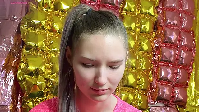  kikiclark   online show from April 19, 1:21 pm