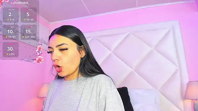 Miaa Smithh   online show from February 19, 11:06 am