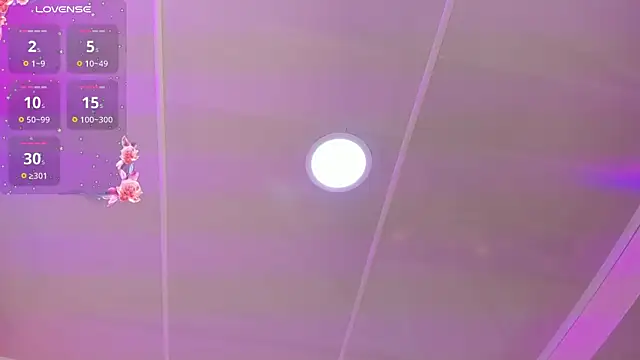 Snapshot of Miaa_Smithh__ chatting on April 22, 11:23 am Miaa Smithh online show from April 22, 11:23 am