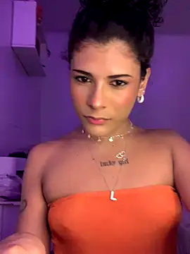 Snapshot of luluzinhax chatting on October 10, 2:32 am luluzinhax online show from October 10, 2:32 am