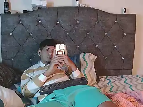 logan willyams  online show from October 12, 1:26 am