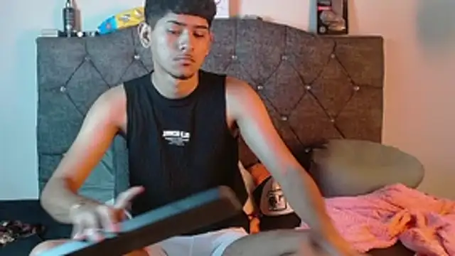 logan willyams  online show from October 21, 5:08 am