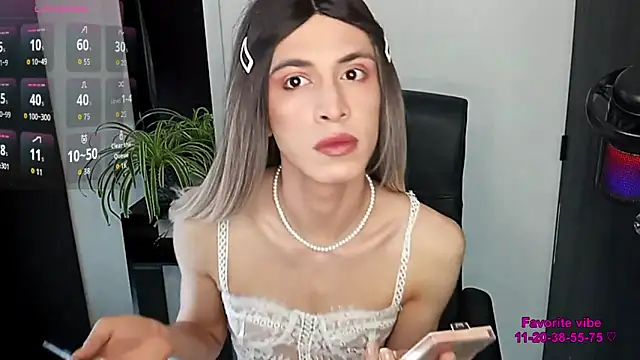 Snapshot of Andy_Roses chatting on February 2, 2:27 pm Andy Roses online show from February 2, 2:27 pm