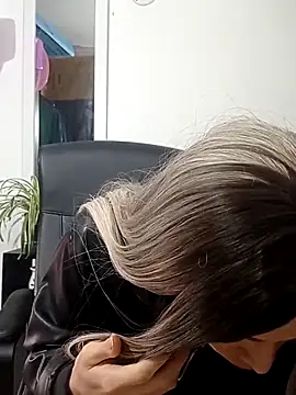 Snapshot of Andy_Roses chatting on February 9, 1:04 pm Andy Roses online show from February 9, 1:04 pm