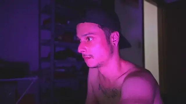 Snapshot of chrisalmeid_ chatting on September 21, 1:07 am chrisalmeid online show from September 21, 1:07 am