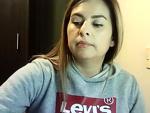 Valery  Rouse  online show from February 14, 2:52 am