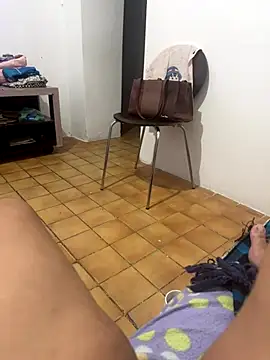 Snapshot of SecretBrunette chatting on October 9, 5:05 am SecretBrunette online show from October 9, 5:05 am