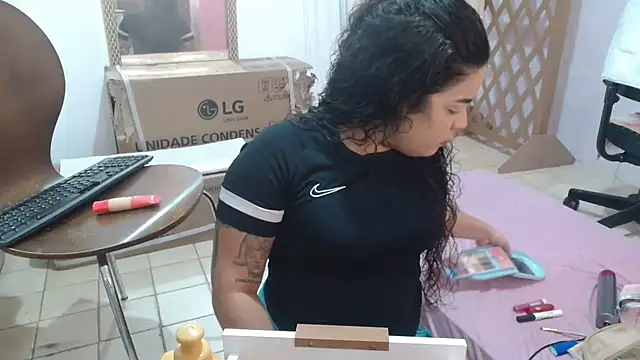 Snapshot of SecretBrunette chatting on October 12, 11:59 pm SecretBrunette online show from October 12, 11:59 pm