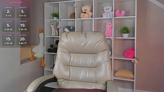 Lynn Martin online show from December 3, 12:18 am