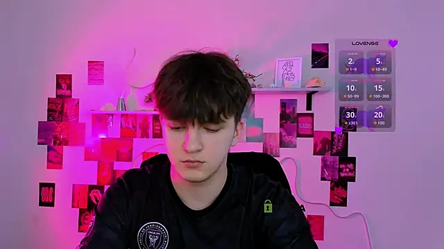 travis wolf  online show from March 31, 8:48 am