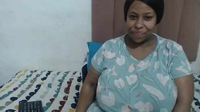 Snapshot of Chubby_Queenx255 chatting on November 22, 4:11 am Chubby Queenx255 online show from November 22, 4:11 am