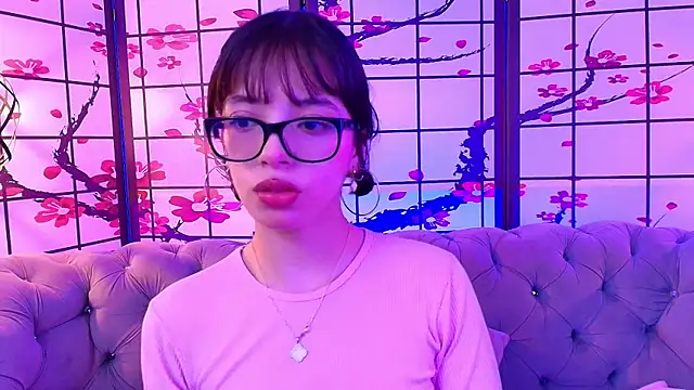 Snapshot of Sweet_1Angel chatting on October 4, 12:14 pm Sweet 1Angel online show from October 4, 12:14 pm