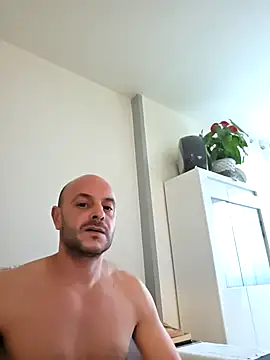 Snapshot of nono93100@xh chatting on December 14, 8:41 am nono93100xh online show from December 14, 8:41 am