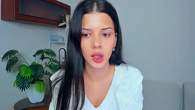 JoCauterucci online show from October 17, 7:00 am