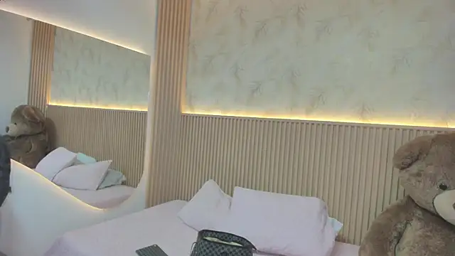 Liss-Reyes online show from February 18, 12:12 pm