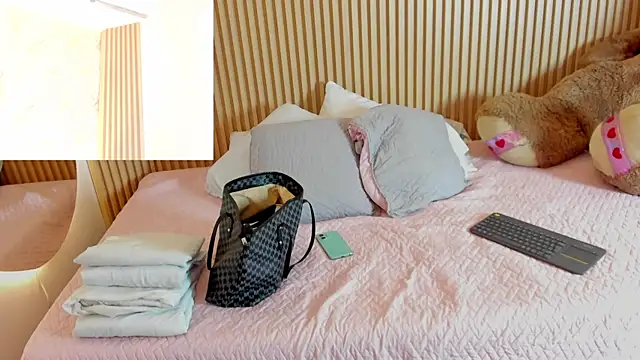 Liss-Reyes online show from April 12, 1:27 pm