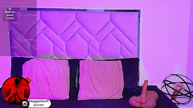 megganswift  online show from April 14, 6:30 am