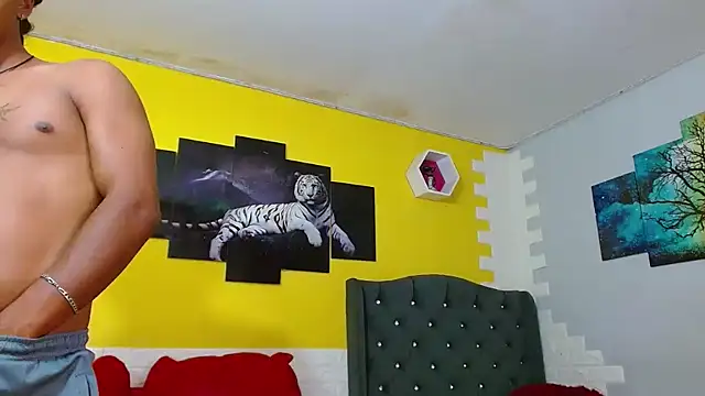 Snapshot of bull_cam chatting on October 20, 5:35 pm bull cam online show from October 20, 5:35 pm