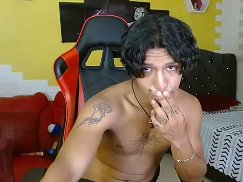 Snapshot of bull_cam chatting on October 27, 3:27 pm bull cam online show from October 27, 3:27 pm