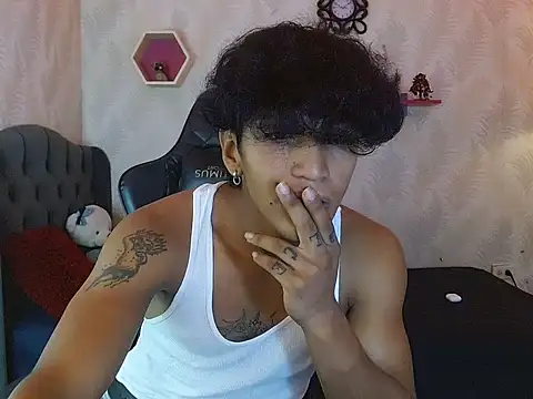 Snapshot of bull_cam chatting on November 12, 5:13 pm bull cam online show from November 12, 5:13 pm