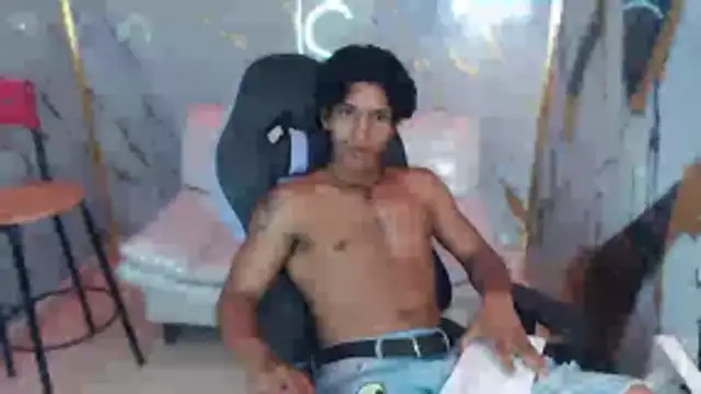 Snapshot of bull_cam chatting on November 13, 7:46 pm bull cam online show from November 13, 7:46 pm