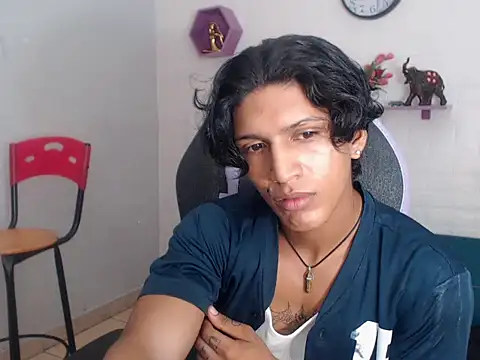 Snapshot of bull_cam chatting on November 21, 3:44 pm bull cam online show from November 21, 3:44 pm