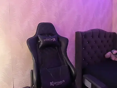 Snapshot of bull_cam chatting on November 26, 8:54 pm bull cam online show from November 26, 8:54 pm