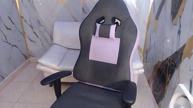 Snapshot of bull_cam chatting on November 27, 1:24 pm bull cam online show from November 27, 1:24 pm