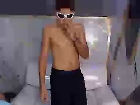 Snapshot of bull_cam chatting on November 29, 3:53 am bull cam online show from November 29, 3:53 am