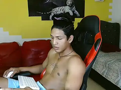 Snapshot of bull_cam chatting on November 29, 3:59 pm bull cam online show from November 29, 3:59 pm