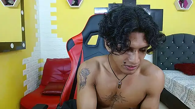 Snapshot of bull_cam chatting on December 1, 3:11 am bull cam online show from December 1, 3:11 am