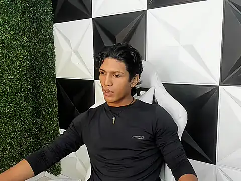 Snapshot of bull_cam chatting on December 2, 1:55 am bull cam online show from December 2, 1:55 am