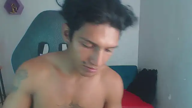 Snapshot of bull_cam chatting on December 4, 1:04 am bull cam online show from December 4, 1:04 am