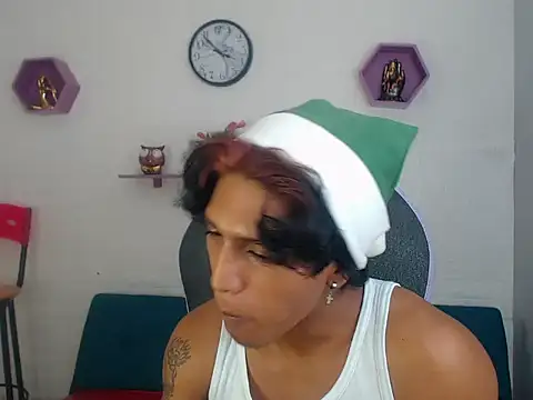 Snapshot of bull_cam chatting on December 14, 2:06 am bull cam online show from December 14, 2:06 am