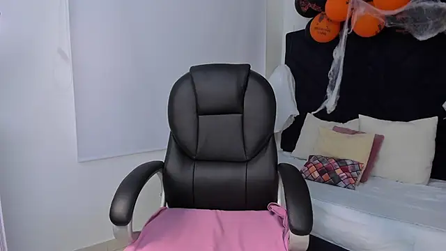 Snapshot of kate_lua chatting on October 20, 12:27 pm kate lua online show from October 20, 12:27 pm