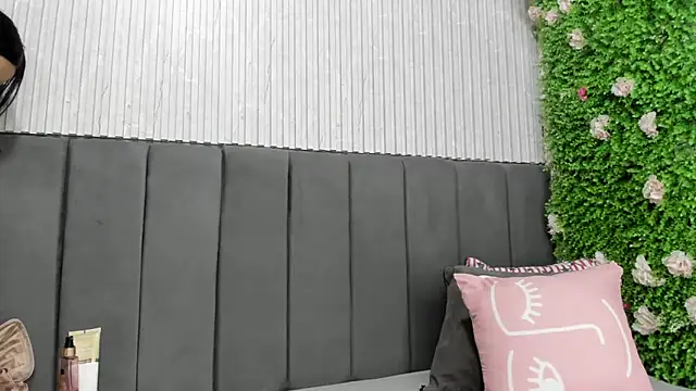 Skarlett hot  online show from February 17, 8:59 pm