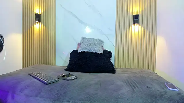 Snapshot of Valentinaliux_ chatting on February 12, 11:27 am Valentinaliux online show from February 12, 11:27 am