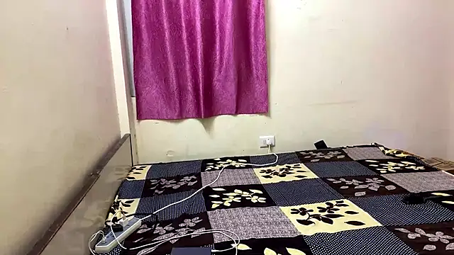 Snapshot of LuvLayla chatting on September 12, 4:18 pm LuvLayla online show from September 12, 4:18 pm