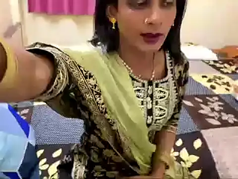 Snapshot of LuvLayla chatting on November 16, 4:34 pm LuvLayla online show from November 16, 4:34 pm