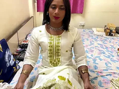 Snapshot of LuvLayla chatting on November 26, 8:10 pm LuvLayla online show from November 26, 8:10 pm