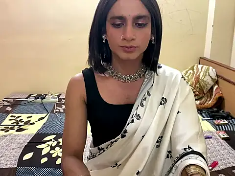 Snapshot of LuvLayla chatting on December 20, 7:43 pm LuvLayla online show from December 20, 7:43 pm