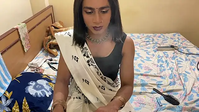 LuvLayla online show from February 18, 8:05 pm