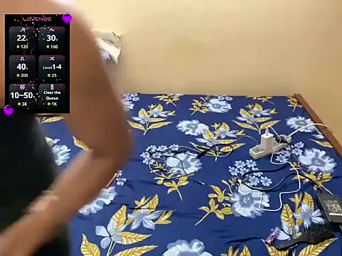 LuvLayla online show from April 11, 8:35 pm